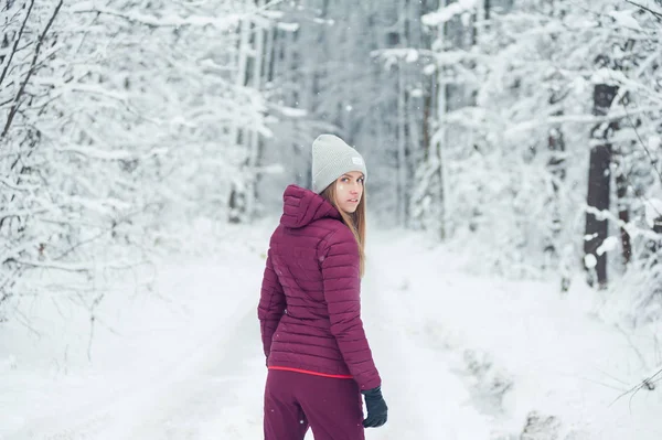 Winter Hike Mountains Warm Modern Tourist Clothes Woman Hike — Stock Photo, Image