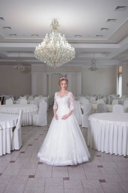 Gelinlik içinde güzel gelin