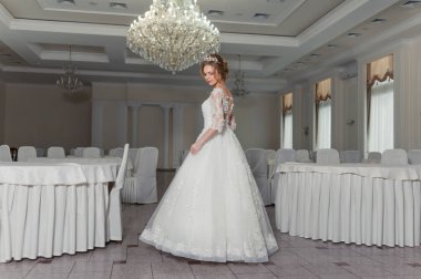 Gelinlik içinde güzel gelin