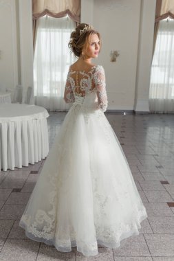 Gelinlik içinde güzel gelin