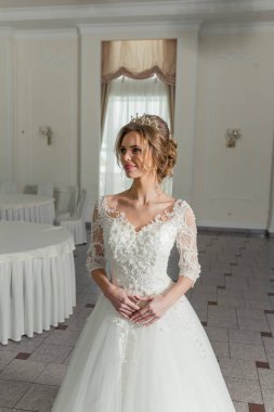 Gelinlik içinde güzel gelin