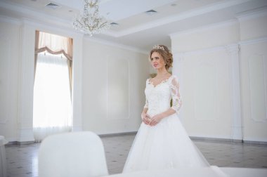 Gelinlik içinde güzel gelin