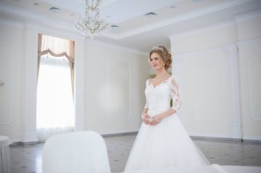 Gelinlik içinde güzel gelin