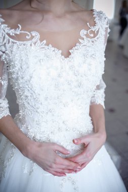 Gelinlik içinde güzel gelin