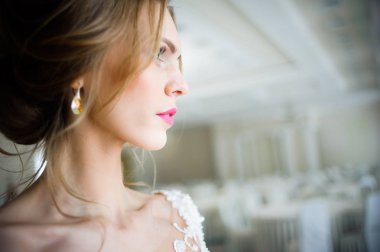 Gelinlik içinde güzel gelin