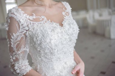 Gelinlik içinde güzel gelin