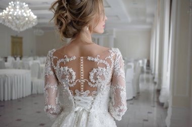 Gelinlik içinde güzel gelin