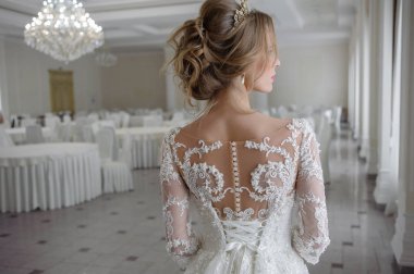 Gelinlik içinde güzel gelin