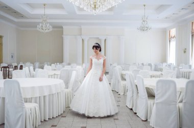 Gelinlik içinde güzel gelin