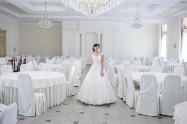 Gelinlik içinde güzel gelin