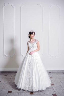 Gelinlik içinde güzel gelin