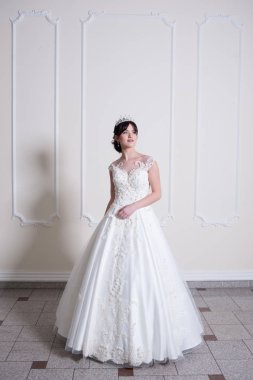 Gelinlik içinde güzel gelin