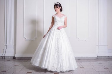 Gelinlik içinde güzel gelin