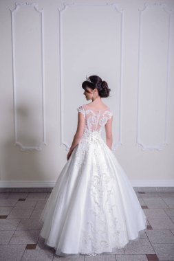 Gelinlik içinde güzel gelin