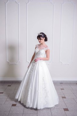 Gelinlik içinde güzel gelin