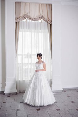 Gelinlik içinde güzel gelin