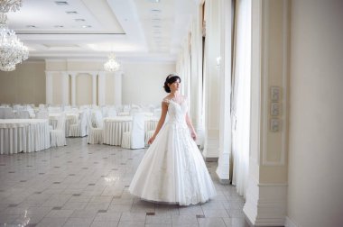 Gelinlik içinde güzel gelin