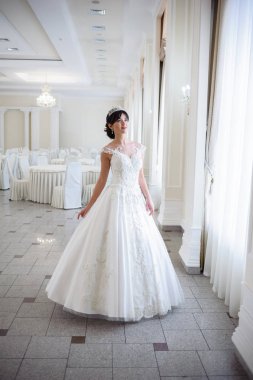 Gelinlik içinde güzel gelin