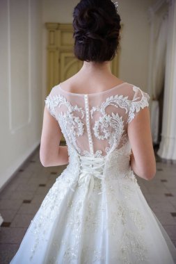 Gelinlik içinde güzel gelin