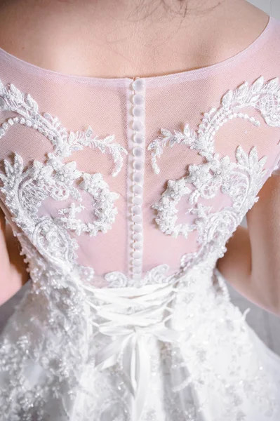ウェディングドレスの美しい花嫁 — ストック写真