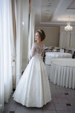 Gelinlik içinde güzel bir gelin 