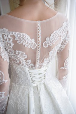 Gelinlik içinde güzel bir gelin 