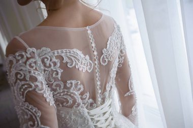 Gelinlik içinde güzel bir gelin 