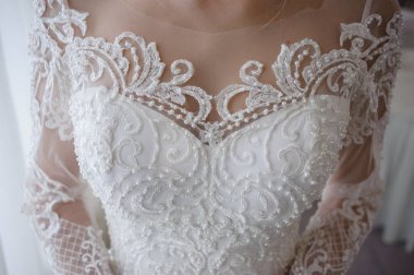 Gelinlik içinde güzel bir gelin 