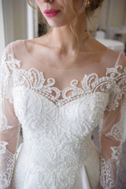 Gelinlik içinde güzel bir gelin 