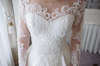 Gelinlik içinde güzel bir gelin 