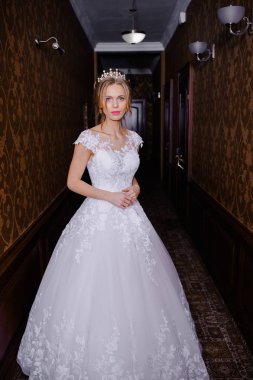 Salonda güzel gelin