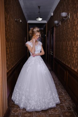 Salonda güzel gelin