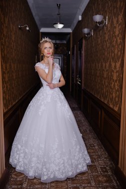 Salonda güzel gelin