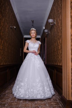 Salonda güzel gelin