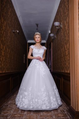 Salonda güzel gelin