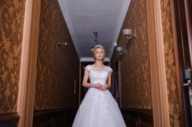 Salonda güzel gelin