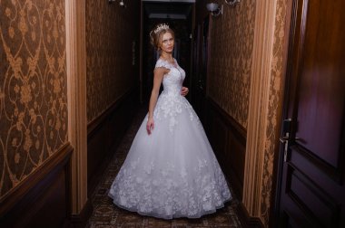 Salonda güzel gelin