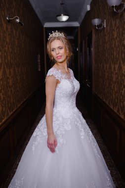 Salonda güzel gelin