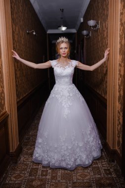 Salonda güzel gelin