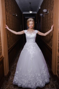 Salonda güzel gelin