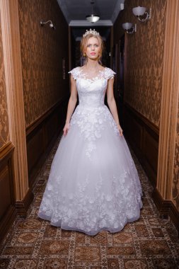 Salonda güzel gelin