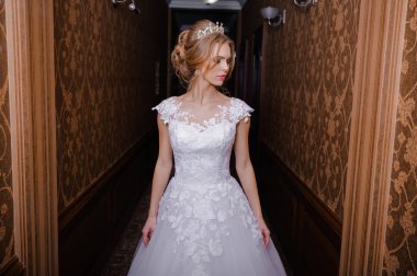 Salonda güzel gelin