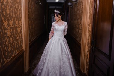 Salonda güzel gelin