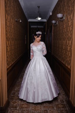 Salonda güzel gelin