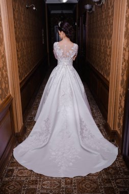 Salonda güzel gelin