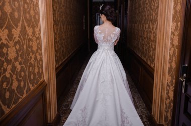 Salonda güzel gelin