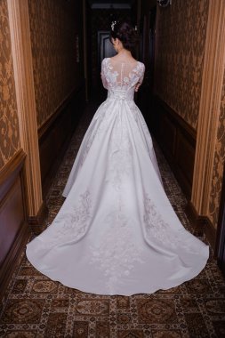 Salonda güzel gelin