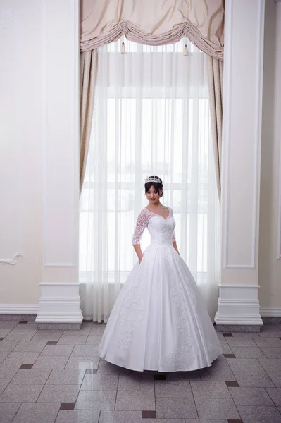 Schöne Braut Brautkleid Weißes Interieur — Stockfoto