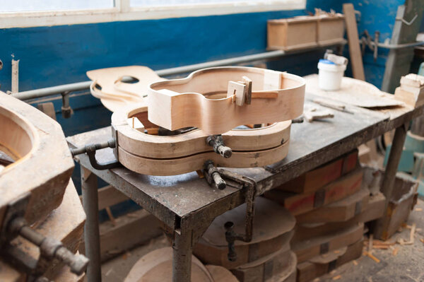 factory for the production of bent wood products. Tools for processing and gluing. Manufacture of guitars and stringed musical instruments.