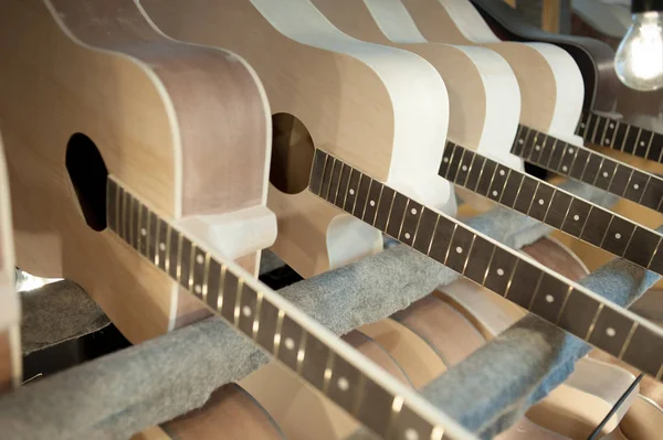 Fabryki Produkcji Wyrobów Drewna Gięte Narzędzia Przetwarzania Klejenia Produkcja Gitara — Zdjęcie stockowe